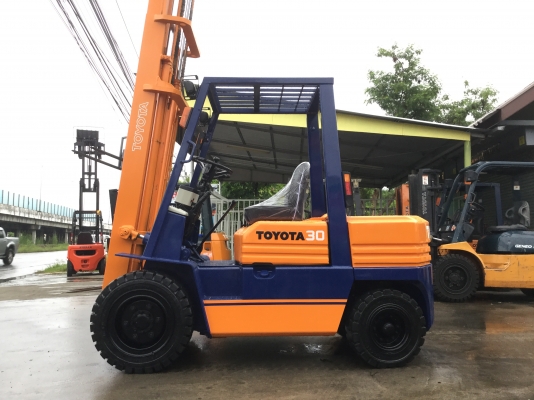 อาร์ ซี เอช โฟรคลิฟท์ ขาย โตโยต้า รุ่น 5 ดีเซล 3 ตัน เสา 4 เมตร