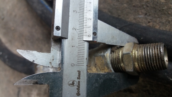 ขายสายไฮดรอลิคยาว3เมตมี4เส้นขาย1200รวมส่ง