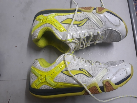 รองเท้า li ning พร้อมไม้แบต li ning