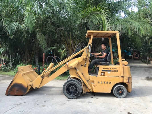 ขายรถตักKOMATSU SD10 ตัก1คิว เสา3เมตร สวยเดิมจากญี่ปุ่น ยังไม่เคยใช้ในไทย 185,000เท่านั้น!! ขายรถตักKOMATSU SD10 ตัก1คิว เสา3เมตร สวยเดิมจากญี่ปุ่น ยังไม่เคยใช้ในไทย 185,000เท่านั้น!!