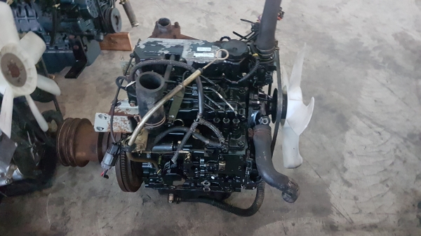 เครื่องยนต์ดีเซล mitsubishi s3l 3สูบ 25 แรงม้า สภาพสวย ไม่เคยใช้งานในไทย นำเข้าจากญี่ปุ่น  รุ่นนี้ลงแบคโฮcat 303crได้ครับ