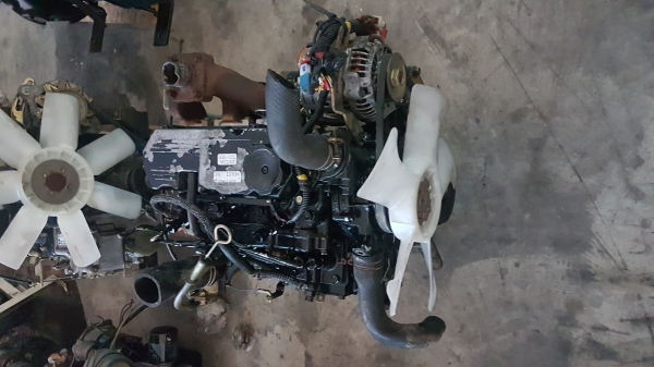 เครื่องยนต์ดีเซล mitsubishi s3l 3สูบ 25 แรงม้า สภาพสวย ไม่เคยใช้งานในไทย นำเข้าจากญี่ปุ่น  รุ่นนี้ลงแบคโฮcat 303crได้ครับ