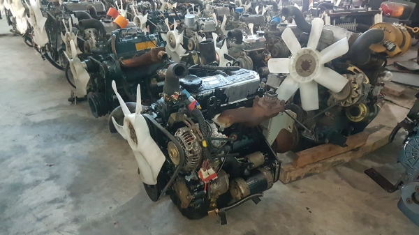 เครื่องยนต์ดีเซล mitsubishi s3l 3สูบ 25 แรงม้า สภาพสวย ไม่เคยใช้งานในไทย นำเข้าจากญี่ปุ่น  รุ่นนี้ลงแบคโฮcat 303crได้ครับ