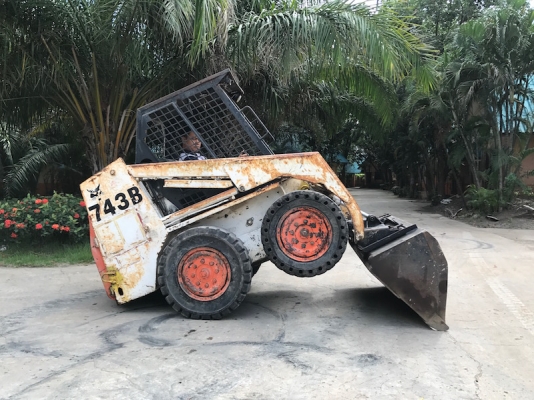 ขายรถตัก BOB CAT743B ดีเซล30กว่าแรง สวยเดิมจากญี่ปุ่น ยังไม่เคยใช้ในไทย 165,000เท่านั้น!!