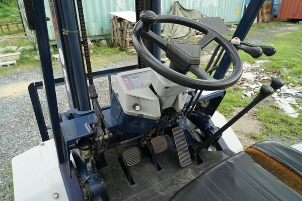 komatsu รุ่น FG25-11 4ล้อหน้า komatsu รุ่น FG25-11 4ล้อหน้า