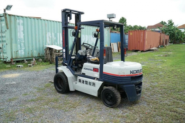 komatsu รุ่น FG25-11 4ล้อหน้า komatsu รุ่น FG25-11 4ล้อหน้า