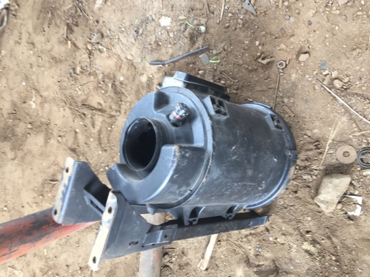 ขายหม้อกรองอากาศเดก้าพร้อมขารับเก่าญี่ปุ่นแท้ติดหัวรถเดก้า ขายหม้อกรองอากาศเดก้าพร้อมขารับเก่าญี่ปุ่นแท้ติดหัวรถเดก้า