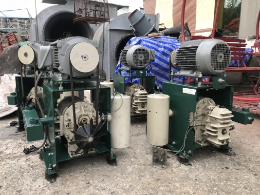 ขายรูทโบลเวอร์อัดอากาศ made in Japan ขนาด 1นิ้ว พร้อมมอเตอร์ Hitachi 2HP. 220V 3เฟส สภาพสวยมาก พร้อมใช้งาน มี 4ชุดๆละ 8,000 บาท