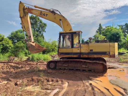 ขายด่วน CAT E200B เครื่องปั้มดี รถสวยสภาพพร้อมใช้งาน สนใจสอบถาม 093 0764943  คุณ ตั้ม