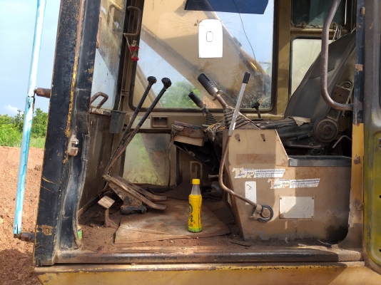 ขายด่วน CAT E200B เครื่องปั้มดี รถสวยสภาพพร้อมใช้งาน สนใจสอบถาม 093 0764943  คุณ ตั้ม