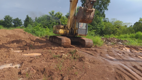 ขายด่วน CAT E200B เครื่องปั้มดี รถสวยสภาพพร้อมใช้งาน สนใจสอบถาม 093 0764943  คุณ ตั้ม