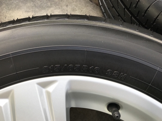 ล้อแม็กป้ายแดง 5รู114 ขอบ 16 Toyota Alphard Vigo Revo Camry Innova พร้อมยางป้ายแดง 215-65-16 ปี 18