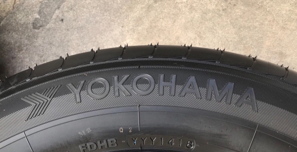 ยางป้ายแดง Yokohama 215-65-16 ปี 18 ตุ่มเด้งๆ สีชัดๆ ยางป้ายแดง Yokohama 215-65-16 ปี 18 ตุ่มเด้งๆ สีชัดๆ