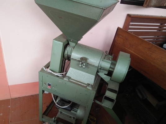 ขายเครื่องสีข้าวขนาดเล้กสุงประมานเมตรครึ่ง