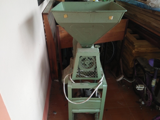 ขายเครื่องสีข้าวขนาดเล้กสุงประมานเมตรครึ่ง