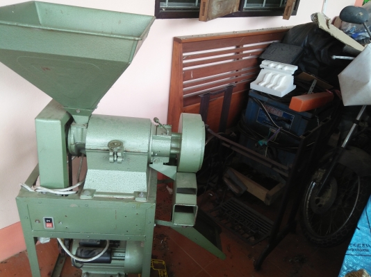 ขายเครื่องสีข้าวขนาดเล้กสุงประมานเมตรครึ่ง