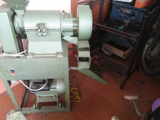 ขายเครื่องสีข้าวขนาดเล้กสุงประมานเมตรครึ่ง