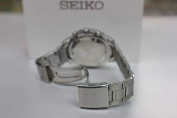 นาฬิกา Seiko Chronograph ชาย สภาพใหม่มาก เดินปกติ มีกล่อง สายต่อ ส่งฟรี