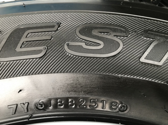 ล้อแม็กป้ายแดง Toyota Revo ขอบ17 พร้อมยางป้ายแดง 265-65-17 Bridgestone ปี 18 ตุ่มเด้ง เสันสีชัด