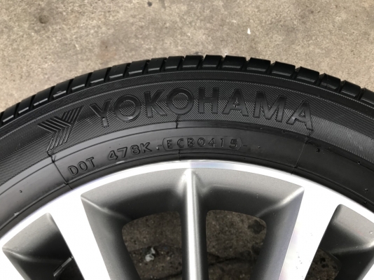 ล้อแม็ก Toyota Altis ขอบ16 สีเทาหน้าเงา พร้อมยาง 205-55-16 Yokohama ปี 15