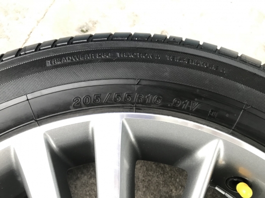 ล้อแม็ก Toyota Altis ขอบ16 สีเทาหน้าเงา พร้อมยาง 205-55-16 Yokohama ปี 15