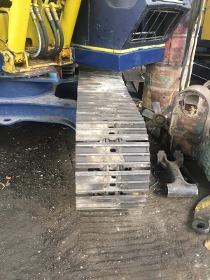 ขายKOMATSU PC 100-1 รถมี2คัน เหมาะกับงานก่อสร้างและร้านรับซื้อของเก่า ตัวเดิน905 ราคาต่อรองคุยกันได้ ขายได้ขายเลย โทร0616613023แพรว