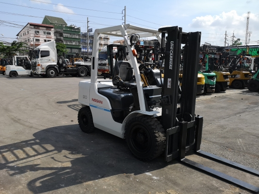 รถยกนิสสัน 3 ตัน เสาสูง 3 เมตร เครื่องดีเซล เกียร์ออโต้