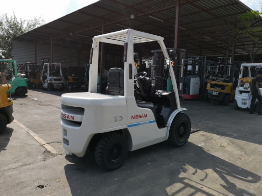 รถยกนิสสัน 3 ตัน เสาสูง 3 เมตร เครื่องดีเซล เกียร์ออโต้