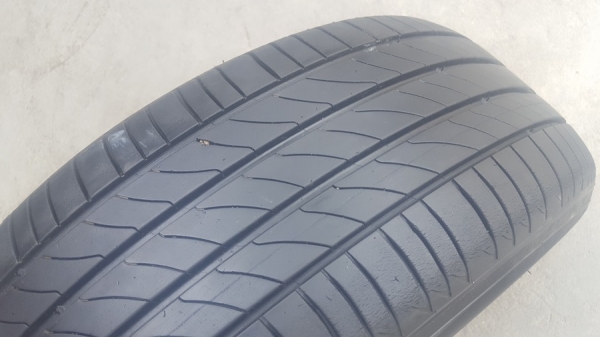 ขายยาง215/60/16 ปี 16 MICHERLIN 3ST 4 เส้น ขายยาง215/60/16 ปี 16 MICHERLIN 3ST 4 เส้น