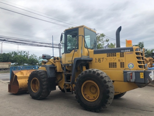 รถตักล้อยาง Komatsu WA300-3 รถเก่านอกสภาพดี นำเข้าจากญี่ปุ่น มีให้เลือกหลายคัน พร้อมใช้งาน  -เครื่องยนตร์ Komatsu 6 สูบ  สนใจติตด่อได้ที่ 065 639-3623