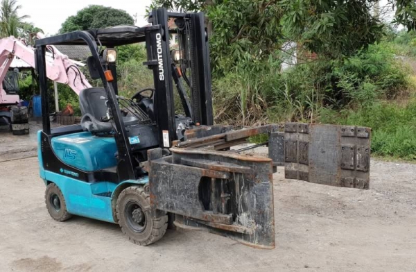 ขายด่วนรถยกซูมิตาโม่ FG15-18 ยกได้1.5ตันยกสูง3เมตรงาหนีบหมูดได้360องศายางตัน4เส้นรถนอกเพิ่งนำเข้ามายังไม่เคยใช้งานในเมืองไทยเลย