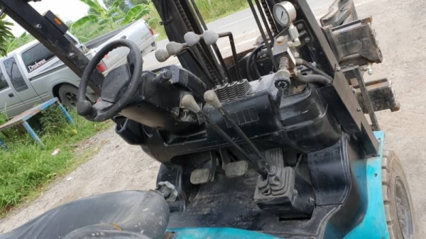 ขายด่วนรถยกซูมิตาโม่ FG15-18 ยกได้1.5ตันยกสูง3เมตรงาหนีบหมูดได้360องศายางตัน4เส้นรถนอกเพิ่งนำเข้ามายังไม่เคยใช้งานในเมืองไทยเลย