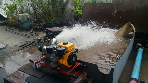 เครื่องสูบนํ้า HINOTA  ฮิโนต้าดีเซล  3 นิ้ว สภาพ 99\%