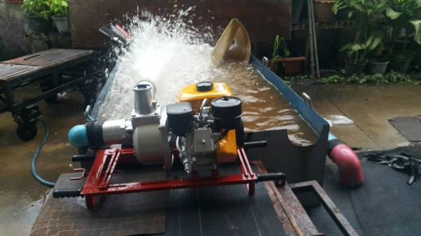 เครื่องสูบนํ้า HINOTA  ฮิโนต้าดีเซล  3 นิ้ว สภาพ 99\%