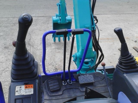 KOMATSU รุ่น PC 30 MR-1 KOMATSU รุ่น PC 30 MR-1