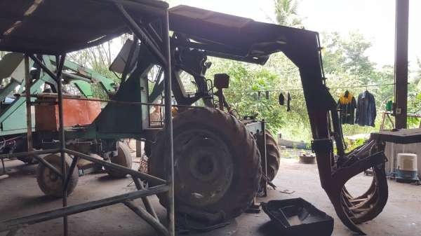 ขายตามสภาพ รถคีบอ้อย คีบหลังสามารถเกษตรยนต์ ไม่มีเครื่อง ไม่มีเกียร์ ไม่มีปั้ม ราคาต่อรองได้