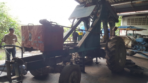 ขายตามสภาพ รถคีบอ้อย คีบหลังสามารถเกษตรยนต์ ไม่มีเครื่อง ไม่มีเกียร์ ไม่มีปั้ม ราคาต่อรองได้