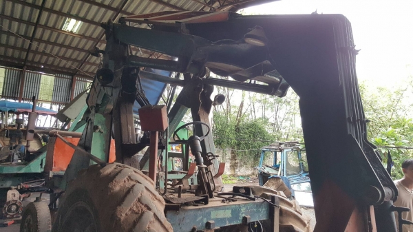 ขายตามสภาพ รถคีบอ้อย คีบหลังสามารถเกษตรยนต์ ไม่มีเครื่อง ไม่มีเกียร์ ไม่มีปั้ม ราคาต่อรองได้