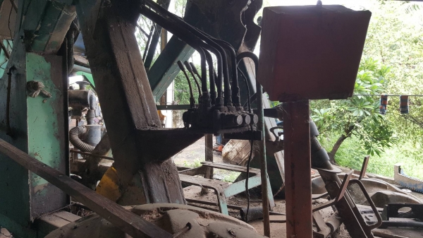 ขายตามสภาพ รถคีบอ้อย คีบหลังสามารถเกษตรยนต์ ไม่มีเครื่อง ไม่มีเกียร์ ไม่มีปั้ม ราคาต่อรองได้