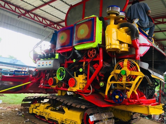 ขายรถเกี่ยวข้าว 390000 พร้อมใช้งาน