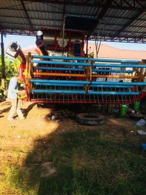 ขายรถเกี่ยวข้าว 390000 พร้อมใช้งาน