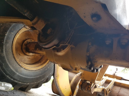 ขายรถตักkomatsu 510 ขายตามสภาพเครื่องอะหรั่ยครบ แต่ต้องเอามาฟิตใหม่คับ ยางเต็มทั้ง4เส้นคับ เอกสารใบซ