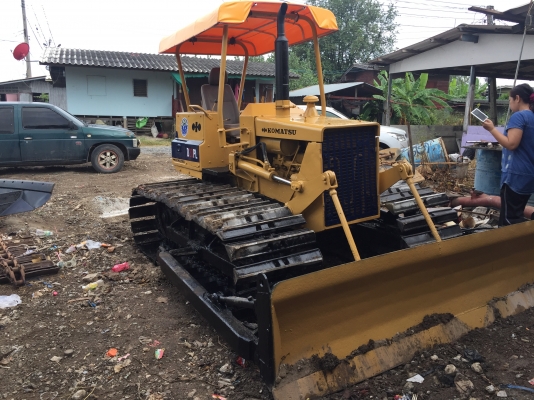 ขายรถแทร็กเตอร์D2-5PL รถสวยพร้อมใช้งาน เครื่องดี ช่วงล่างดี ใบแทร็กสวยมาก ราคาต่อรองคุยกันได้ ขายได้ขายเลยค่ะ โทร 0616613023แพรว