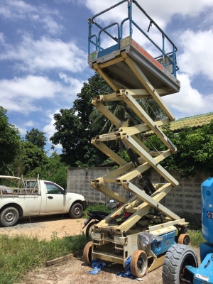 รถกระเช้าไฟฟ้าขากรรไกรยี่ห้อ JLG ยกสูง 9.7 เมตร