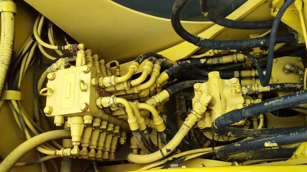 ต้องการขายรถขุดยี่ห้อ KOMATSU-PC60-7รถนอกนำเข้าจากญี่ปุ่น ต้องการขายรถขุดยี่ห้อ KOMATSU-PC60-7รถนอกนำเข้าจากญี่ปุ่น