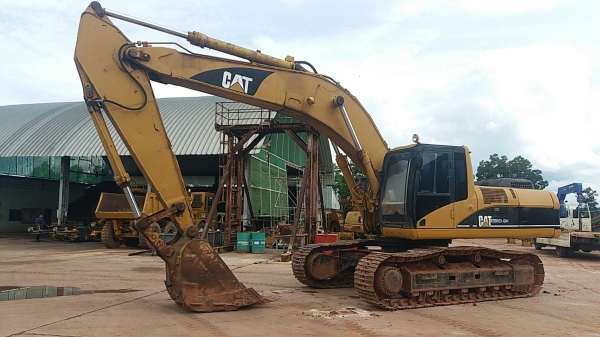 ขาย  890,000 CAT 330 C ไฟฟ้าครบ เครื่องดี ปั๊มแรง  เอวแน่น ช่วงล่างเต็ม รถสวยพร้อมใช้ เอกสารแจ้งจำหน่าย  รถอยู่ ขอนแก่น 064-191-1112