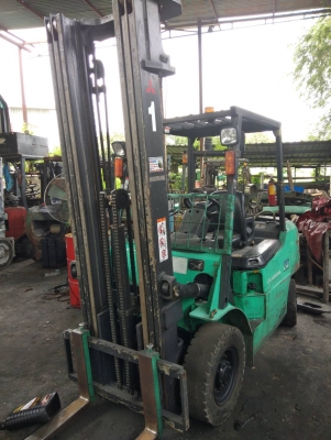 +++ ขายโฟล์คลิฟท์  MITSUBISHI (รุ่นใหม่)  ขนาด 2.5  ตัน  เครื่องยนต์เบนซิน แก๊ส  เกียร์ออโตเมติค  เสา 3 ท่อน  6  เมตร   ยางตัน รถ  9,000  ช.ม.