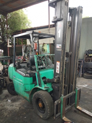 +++ ขายโฟล์คลิฟท์  MITSUBISHI (รุ่นใหม่)  ขนาด 2.5  ตัน  เครื่องยนต์เบนซิน แก๊ส  เกียร์ออโตเมติค  เสา 3 ท่อน  6  เมตร   ยางตัน รถ  9,000  ช.ม.