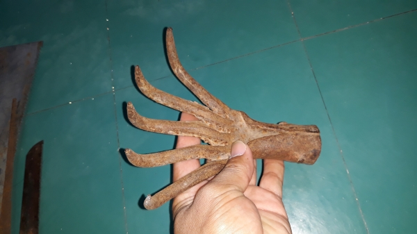 ขายมือเสือเหล็กสนิมผิวสวยหายากเก๋าๆ