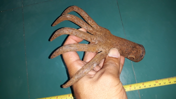 ขายมือเสือเหล็กสนิมผิวสวยหายากเก๋าๆ
